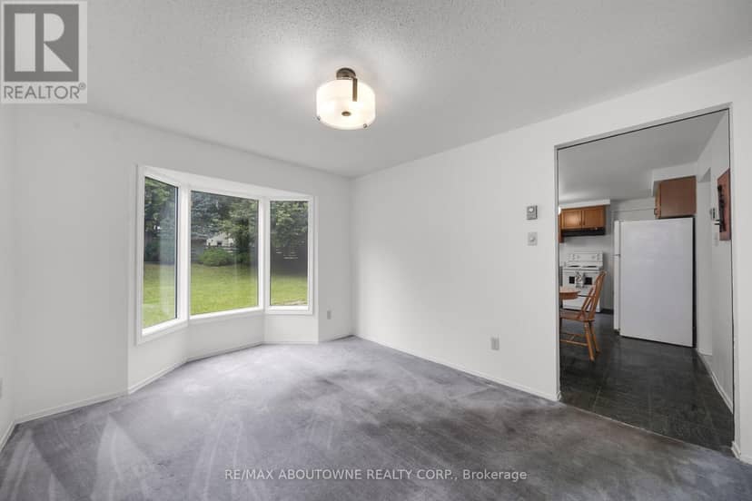 678 Edinburgh Road S — photo 7 of 26