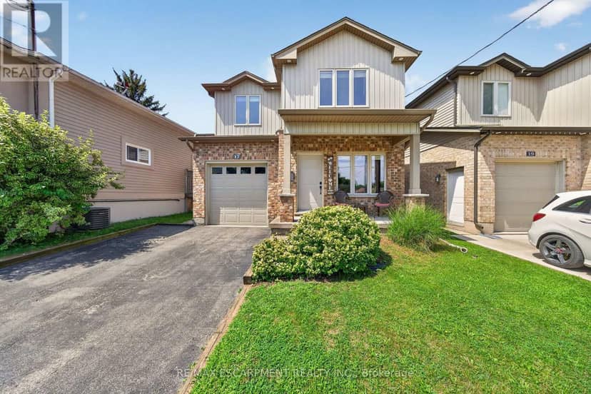 17 Grantham Avenue S — photo 1 of 40