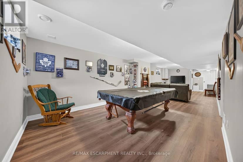 17 Grantham Avenue S — photo 37 of 40