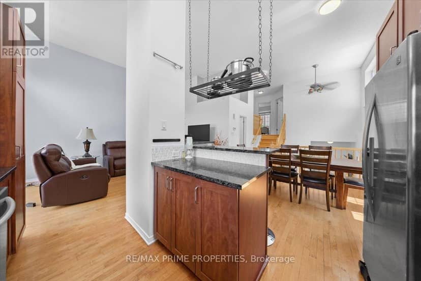201 Gladeview Private — photo 13 of 40
