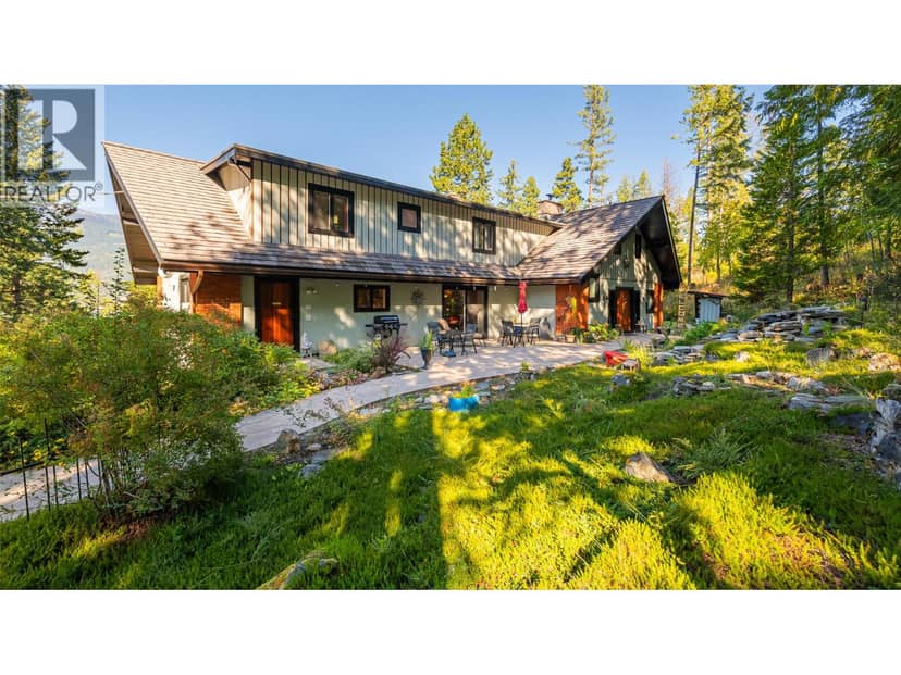 134 Riondel Road, Kootenay Bay