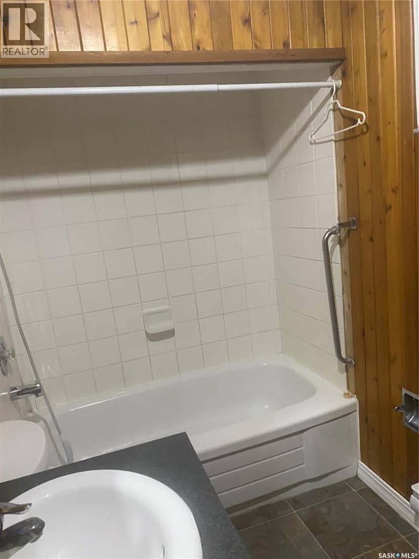 244 Hudson AVENUE S — photo 11 of 16