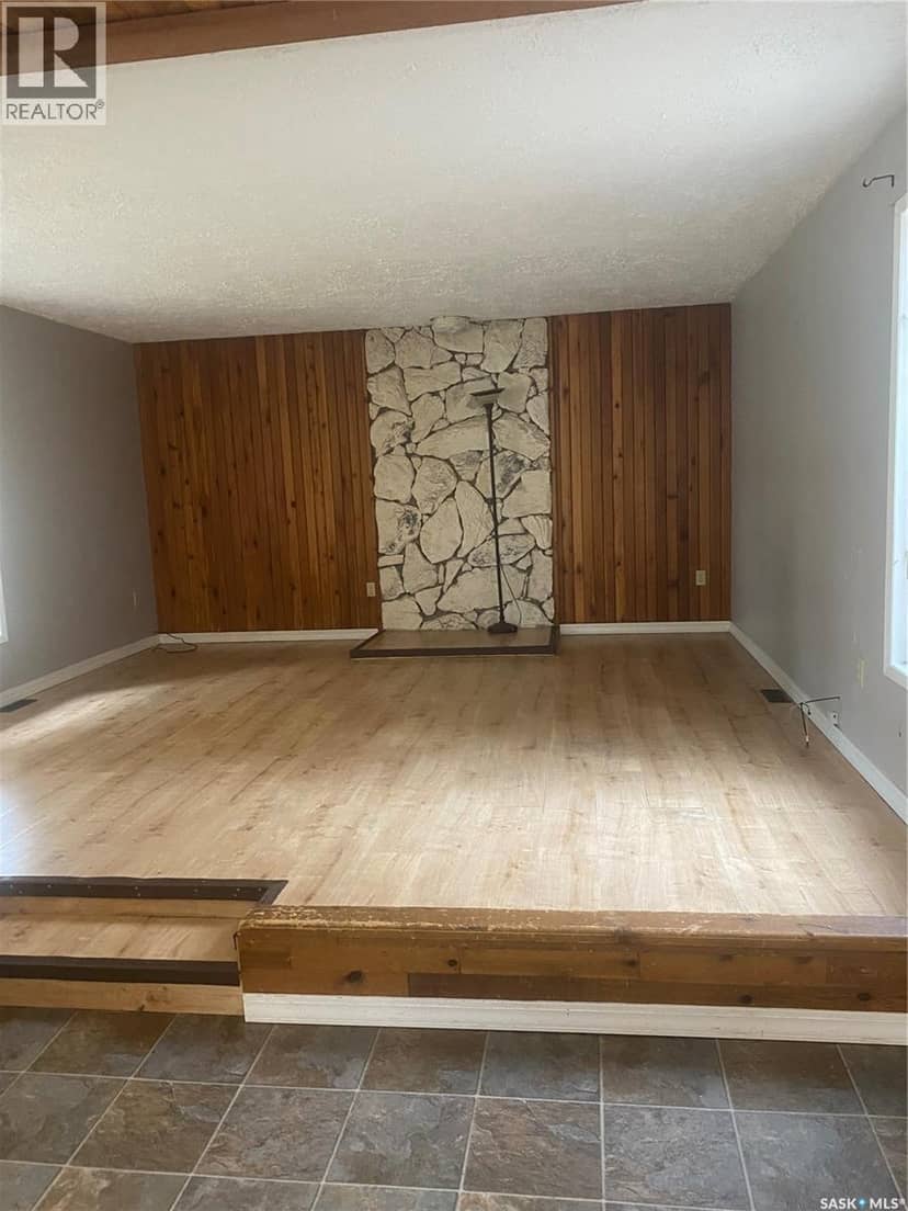 244 Hudson AVENUE S — photo 9 of 16