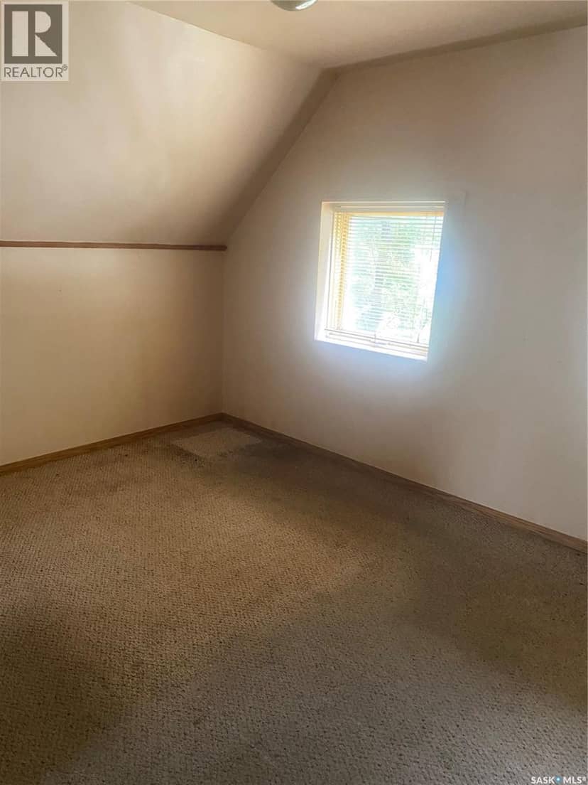 244 Hudson AVENUE S — photo 12 of 16