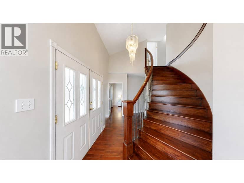 823 BURNABY STREET, New Westminster, photo 2