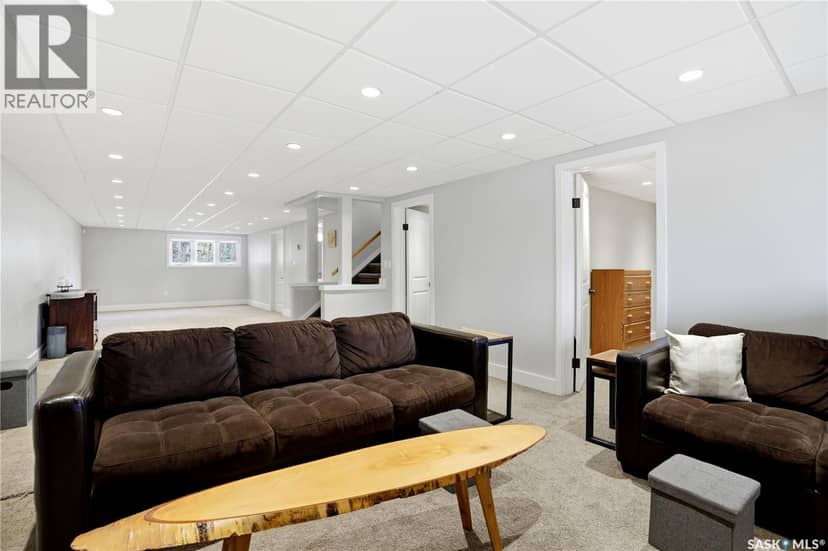 123 Burberry ROAD — photo 32 of 40