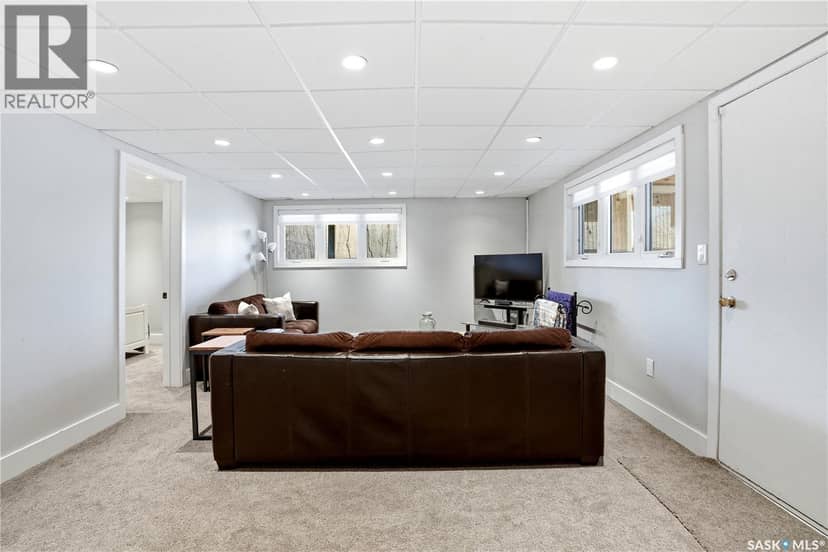 123 Burberry ROAD — photo 34 of 40