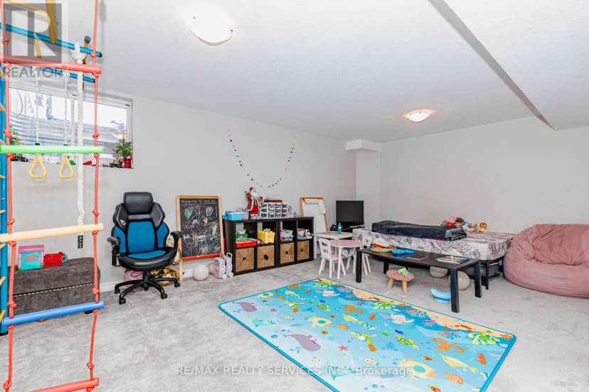 1561 Dunkirk Avenue — photo 37 of 40