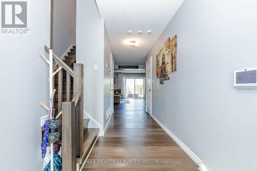1561 Dunkirk Avenue — photo 4 of 40