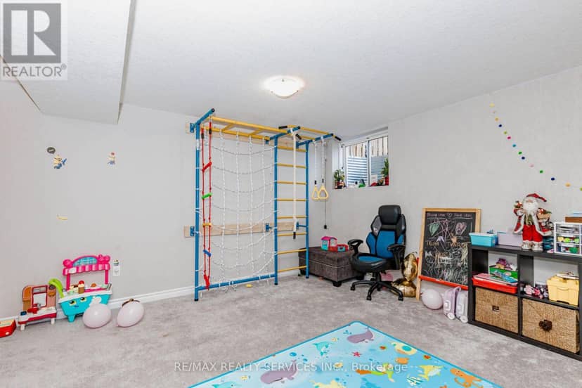 1561 Dunkirk Avenue — photo 40 of 40