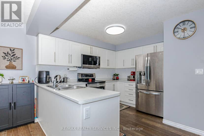 1561 Dunkirk Avenue — photo 7 of 40