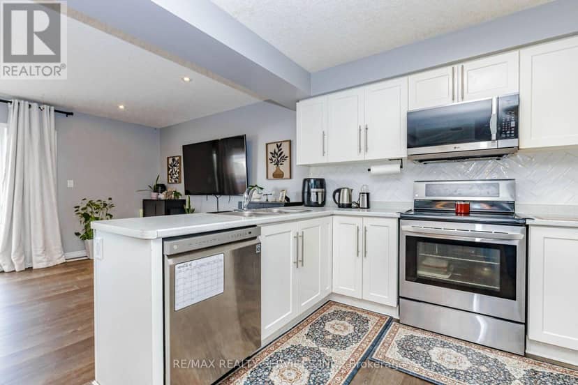 1561 Dunkirk Avenue — photo 9 of 40