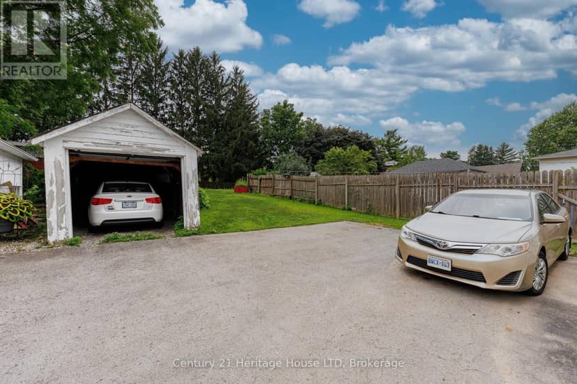 182 Bertie Street — photo 6 of 8