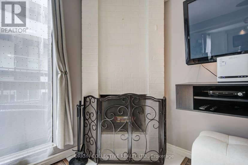 305 - 19 Dundonald Street — photo 14 of 40