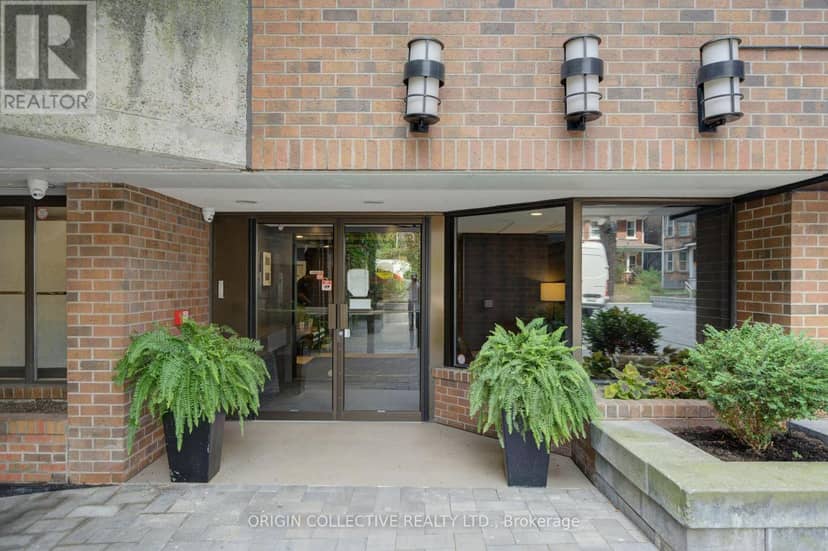 305 - 19 Dundonald Street — photo 3 of 40