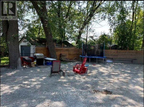 899 Maplewood Drive — photo 13 of 14