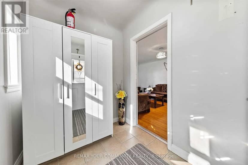 4276 Howard Avenue — photo 5 of 33