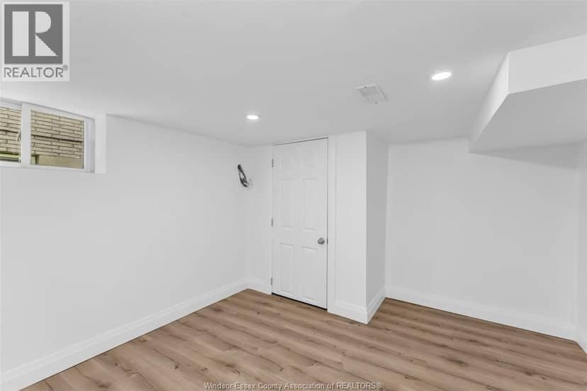 578 Brock Street — photo 23 of 36