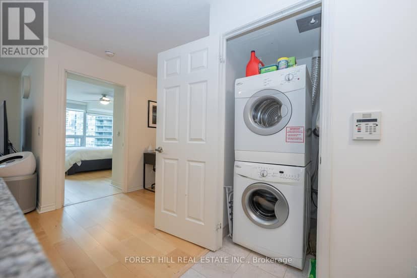 1120 - 25 Lower Simcoe Street — photo 12 of 19