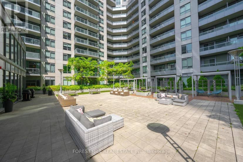 1120 - 25 Lower Simcoe Street — photo 2 of 19