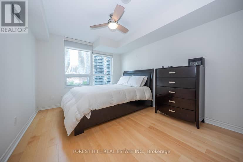 1120 - 25 Lower Simcoe Street — photo 8 of 19