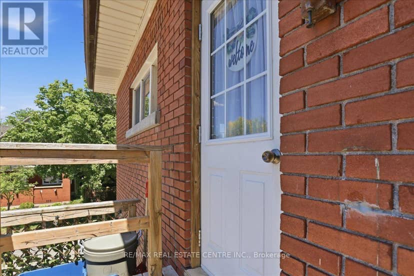 744 Queen Street S — photo 16 of 35