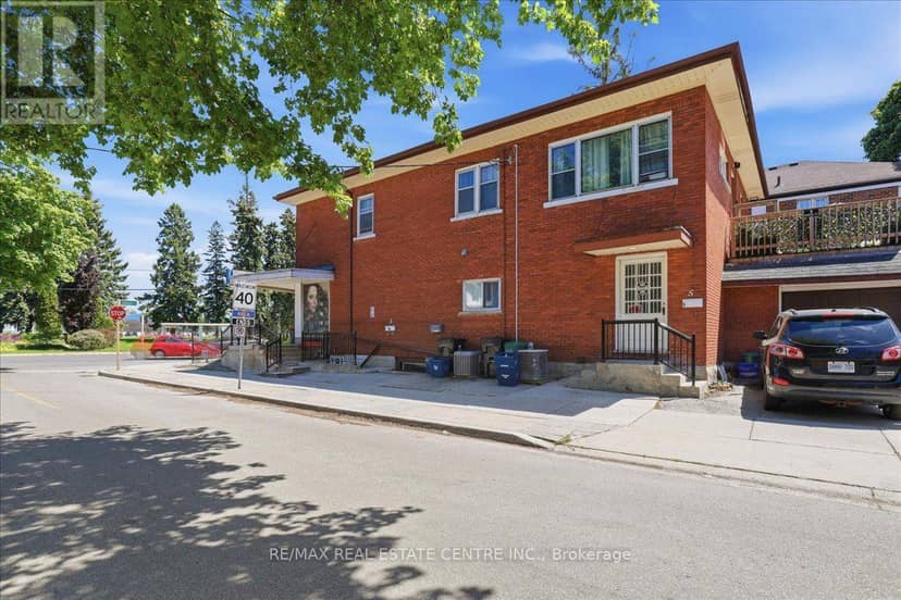 744 Queen Street S — photo 4 of 35