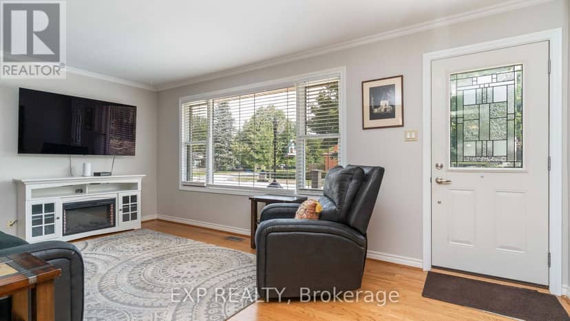 295 Tweedsmuir Avenue — photo 3 of 40