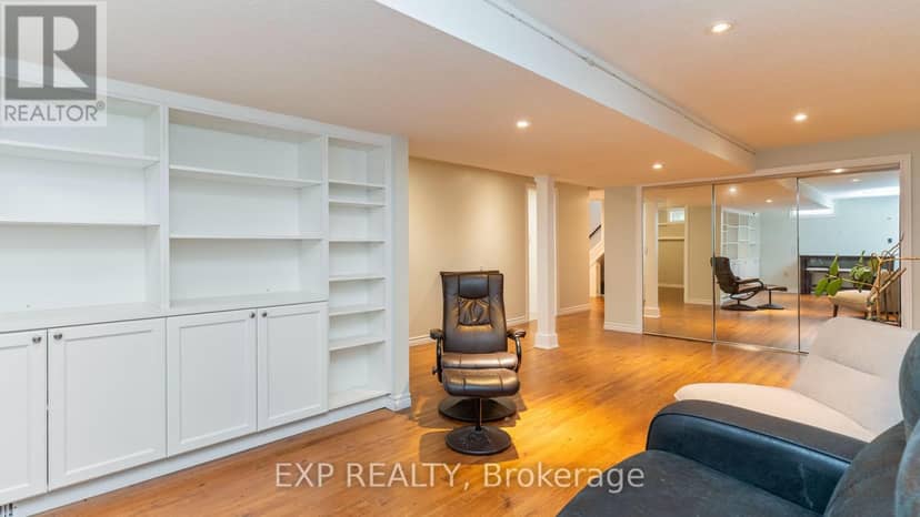 295 Tweedsmuir Avenue — photo 31 of 40