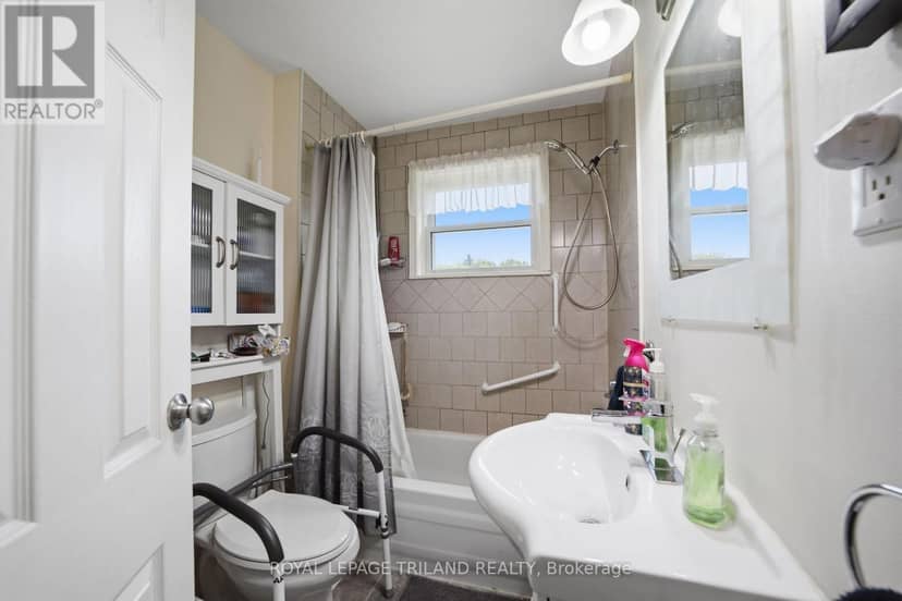 165 Victoria Street — photo 14 of 37