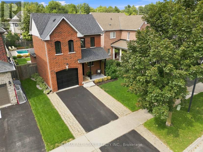 73 Russell Barton Lane, Uxbridge, photo 2