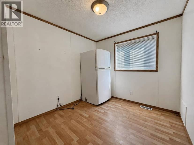 5622 51 Street — photo 10 of 21