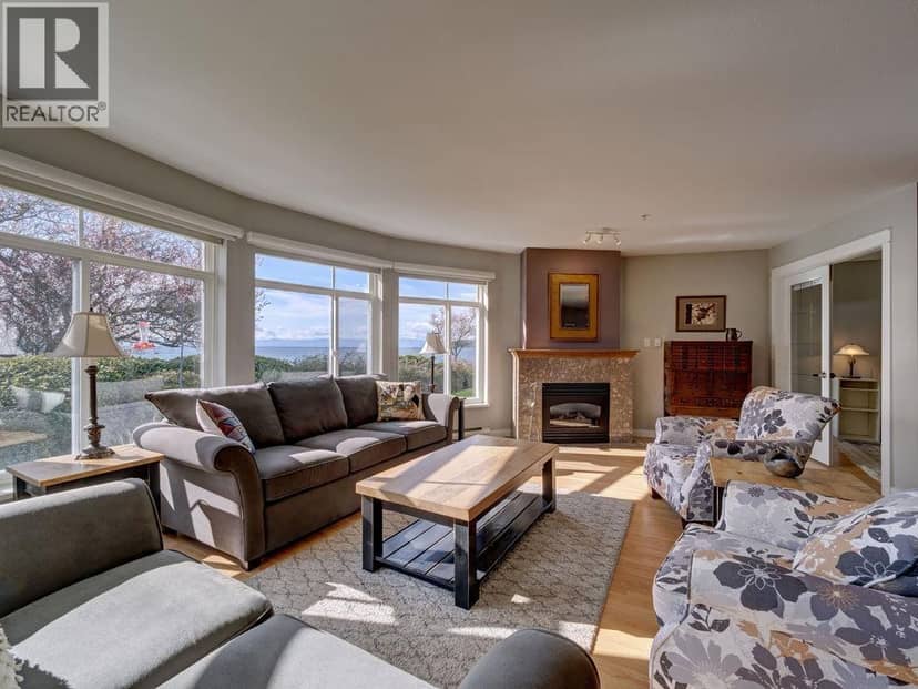 103 5470 INLET AVENUE, Sechelt