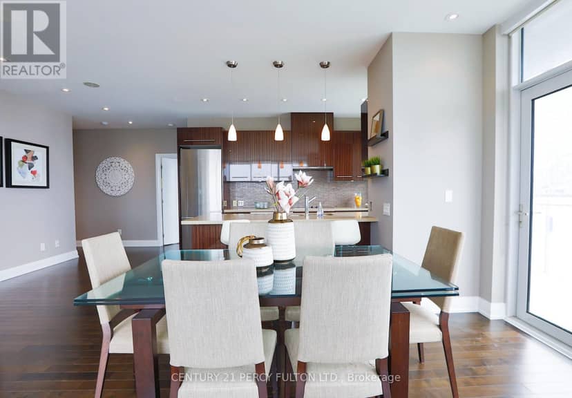 4002 - 80 John Street — photo 12 of 33