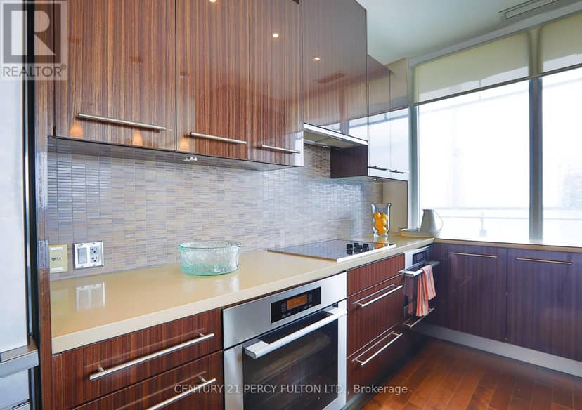 4002 - 80 John Street — photo 17 of 33