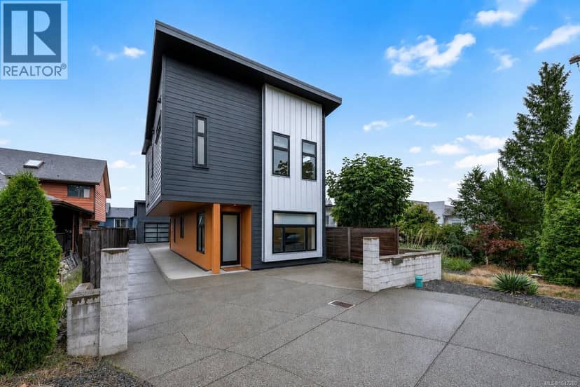 3341 Skinner Rd — photo 1 of 32