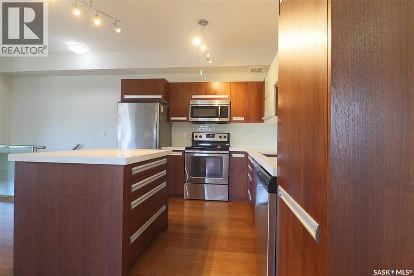 810 1015 Patrick CRESCENT — photo 8 of 40