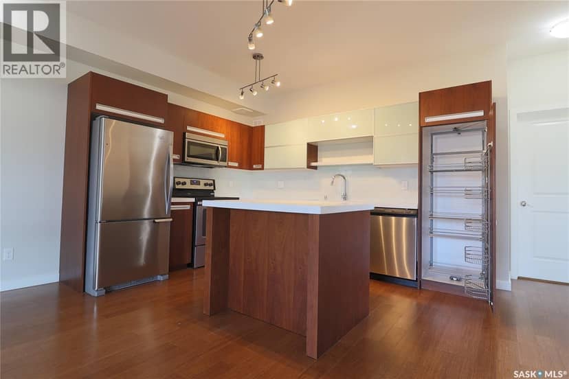 810 1015 Patrick CRESCENT — photo 3 of 40