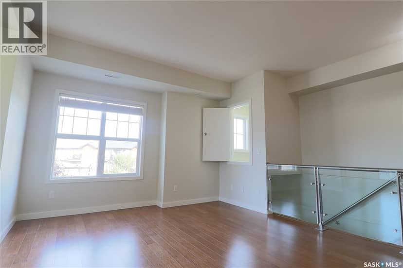 810 1015 Patrick CRESCENT — photo 10 of 40
