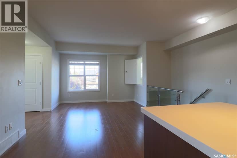 810 1015 Patrick CRESCENT — photo 11 of 40