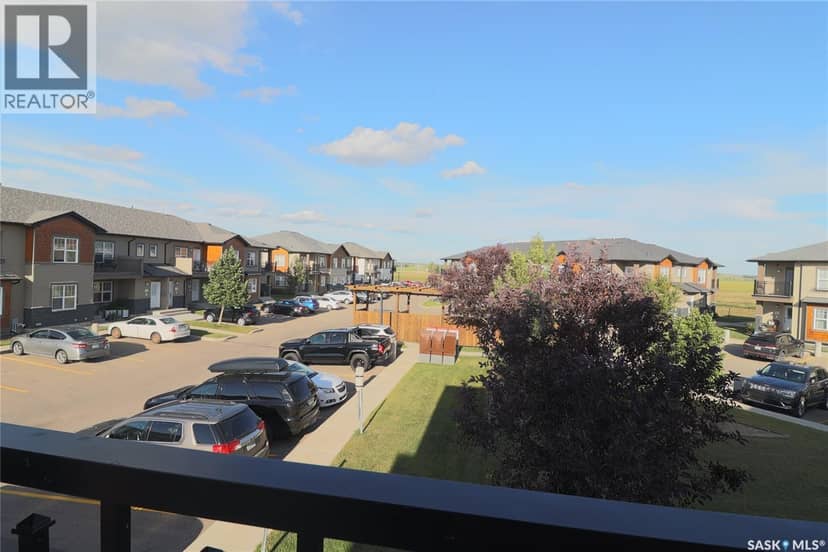 810 1015 Patrick CRESCENT — photo 33 of 40