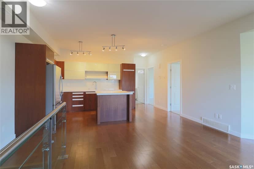 810 1015 Patrick CRESCENT — photo 7 of 40