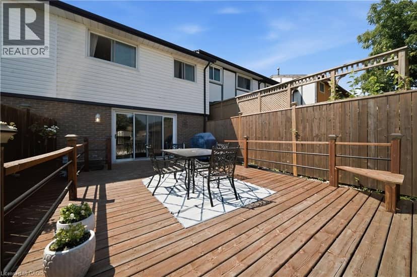230 SUNSET Boulevard — photo 18 of 24
