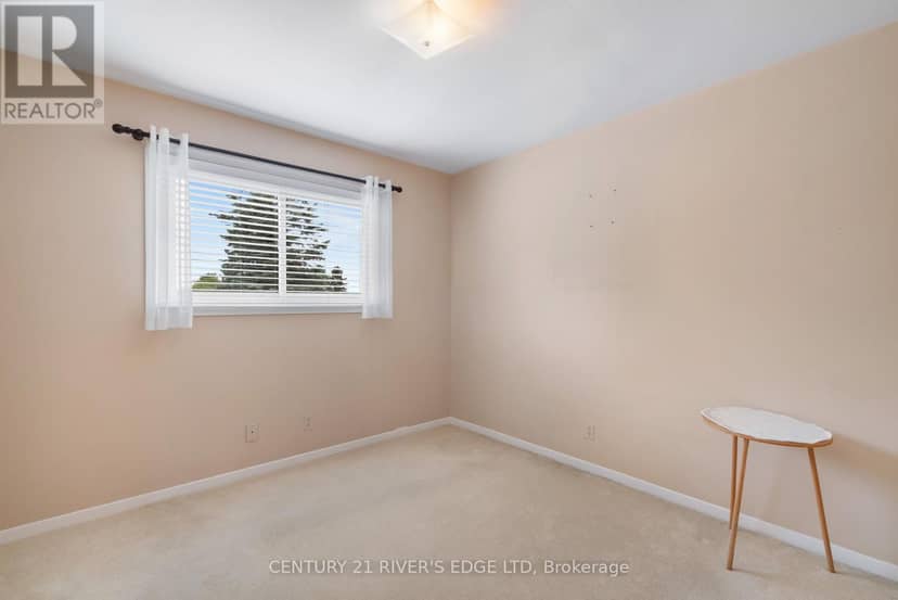 1 Hardy Crescent — photo 21 of 40