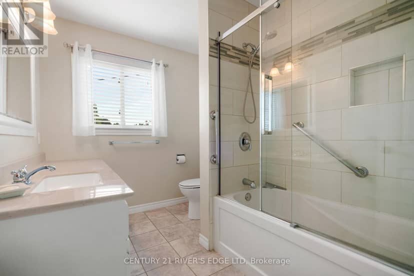 1 Hardy Crescent — photo 28 of 40