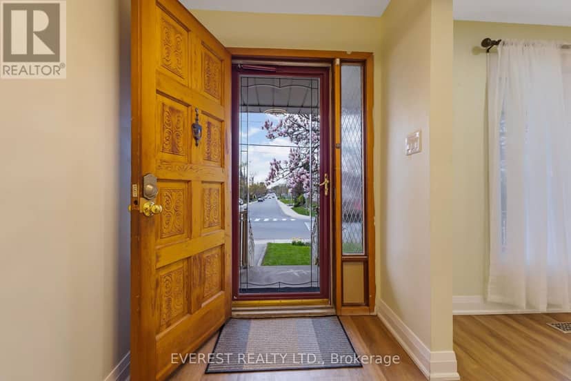 27 Lavina Crescent — photo 21 of 40