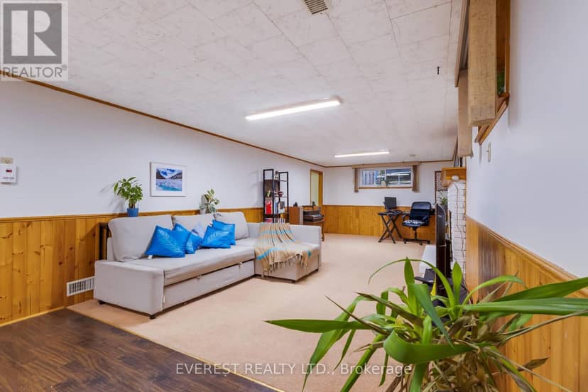 27 Lavina Crescent — photo 34 of 40