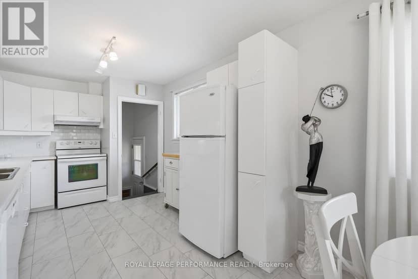 716 Cartier Boulevard — photo 7 of 38
