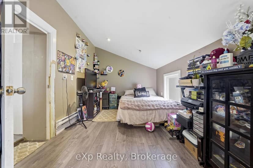 213 Station Street — photo 11 of 39