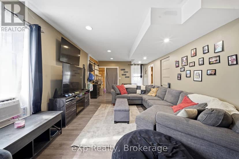 213 Station Street — photo 14 of 39